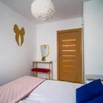 Modern 40m2 Balcony Parking Netflix