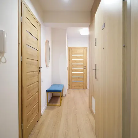 Modern 40m2 Balcony Parking Netflix Apartmán