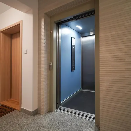 Modern 40m2 Balcony Parking Netflix Apartmán