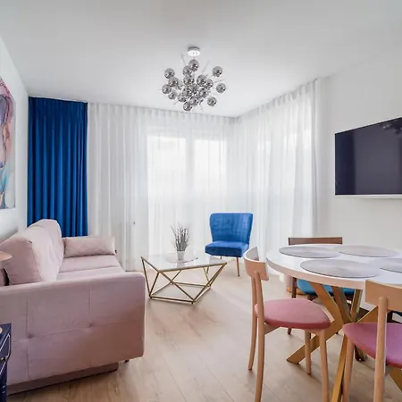 Modern 40m2 Balcony Parking Netflix * קולובז'ג